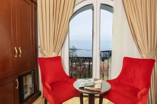 Süit, Deniz Manzaralı, Köşe