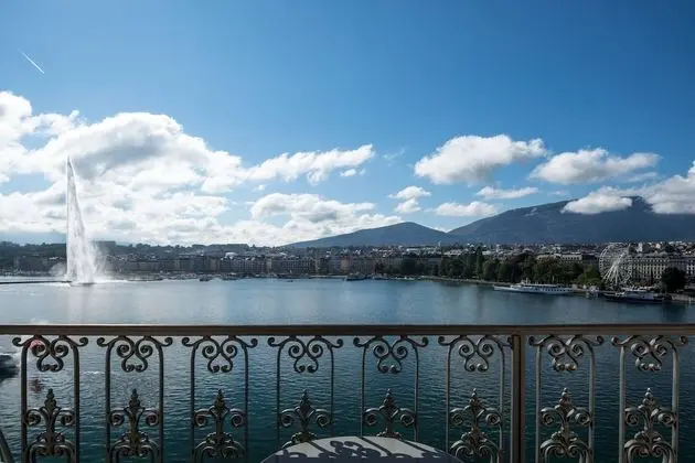 Junior Süit, 1 En Büyük (King) Boy Yatak, Sigara İçilmez (Lake Front)