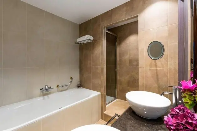 Premium Oda, 1 En Büyük (King) Boy Yatak, Sigara İçilmez (Lake Front)