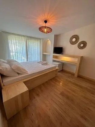 Balkonlu Orman Manzaralı