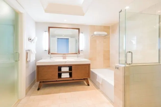 Oda, 1 En Büyük (King) Boy Yatak, Balkon, Kısmi Deniz Manzarası