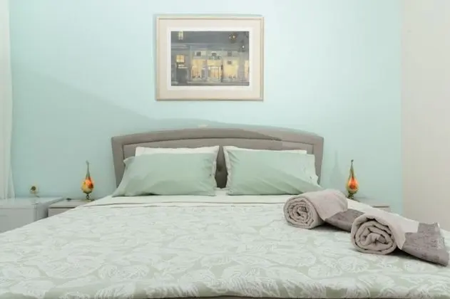 City Tek Büyük Yataklı Oda