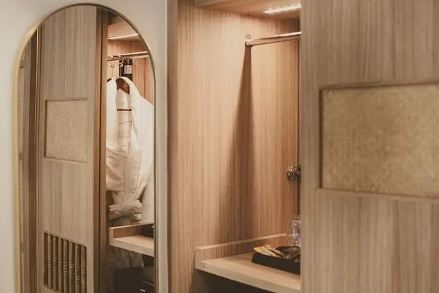 Grand Deluxe Room with Bathtub