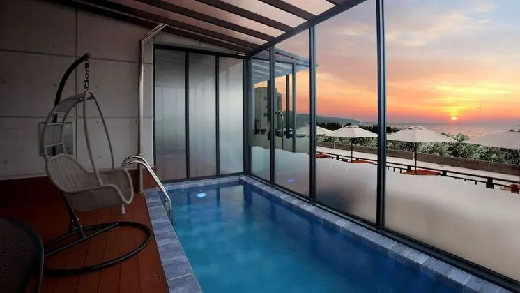 Deluxe Royal Suite Pool Villa (In-room pool fee 70,000KRW per night required)