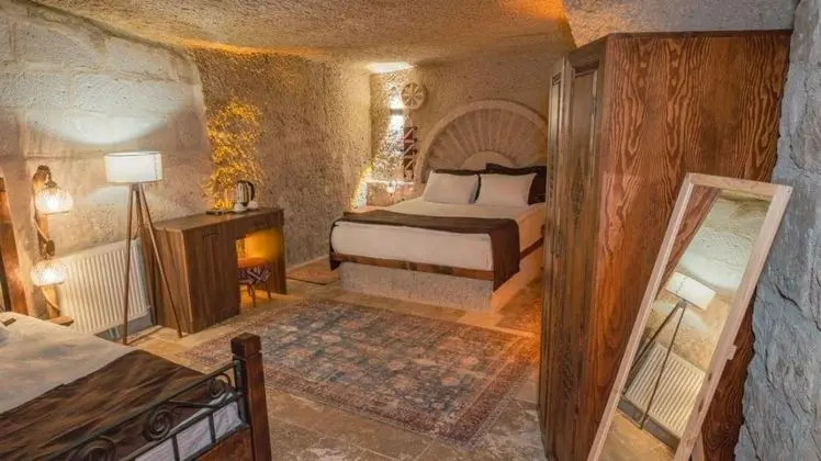 Mağara Oda, Avlu Manzaralı, 1. Kat