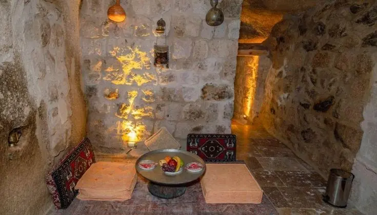 Mağara Oda, Avlu Manzaralı, 1. Kat