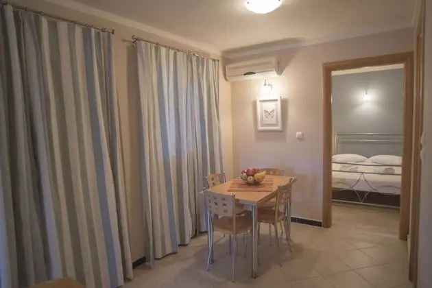 Apart Daire, Havuz Manzaralı