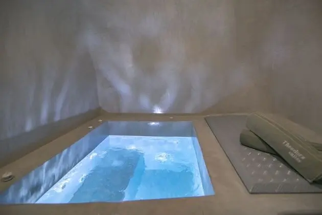 Süit (Indoor Hot Tub with Sunset View)