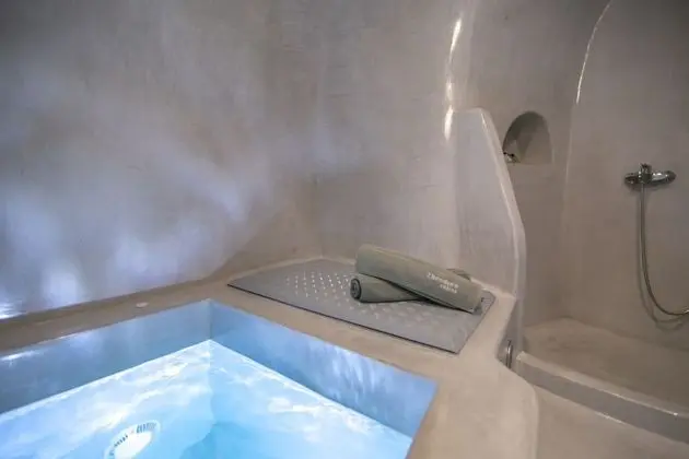 Süit (Indoor Hot Tub with Sunset View)