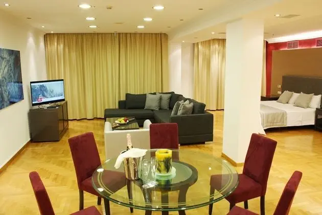 Süit (Semi-basement)