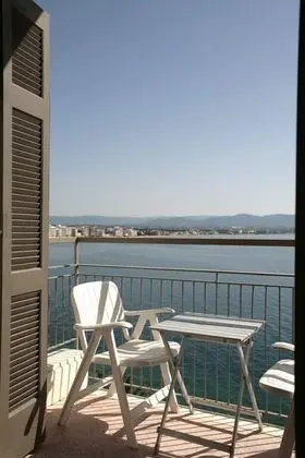 Tek Büyük veya İki Ayrı Yataklı Oda, Deniz Manzaralı