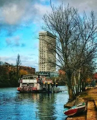Tek Büyük Yataklı Oda, Balkon