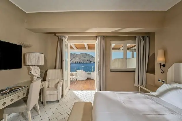 Süit, Sıcak Su Küveti (Eolie)