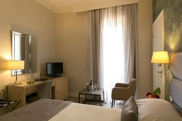 Premium Tek Büyük Yataklı Oda