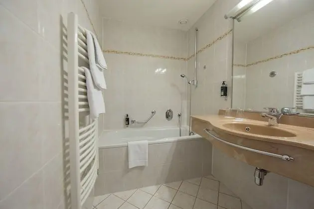 Tek Büyük Yataklı Oda, Balkon, Şehir Manzaralı