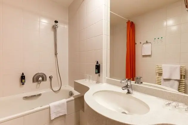 Tek Büyük Yataklı Oda, Balkon, Şehir Manzaralı