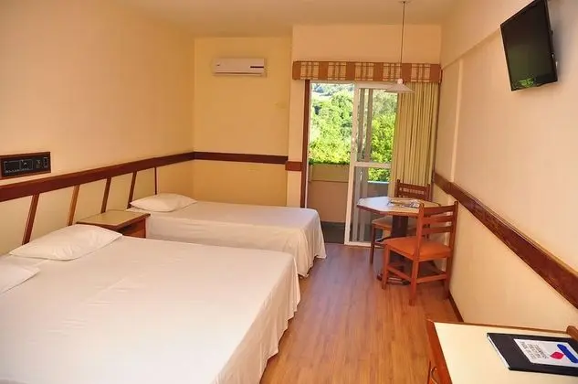 LUXO DUPLO COM BANHEIRA