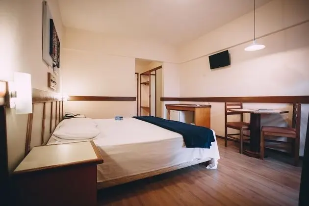 LUXO DUPLO COM BANHEIRA