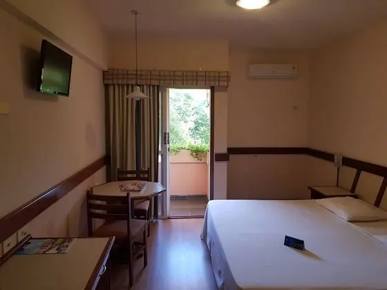 LUXO DUPLO COM BANHEIRA