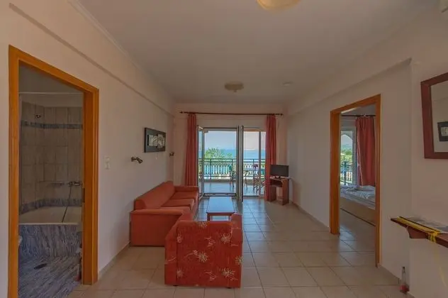 Süit, Havuz Manzaralı (1st floor)