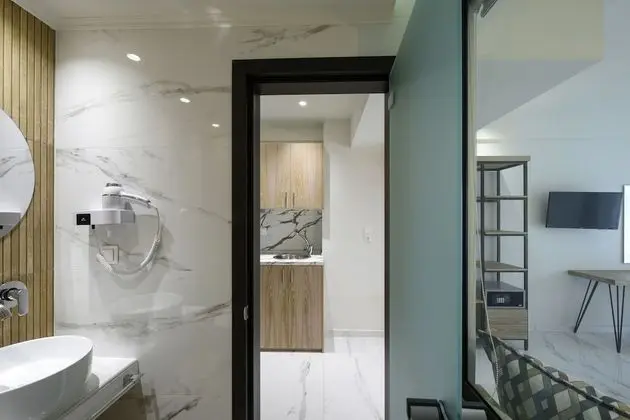 Üç Kişilik Oda, Deniz Manzaralı
