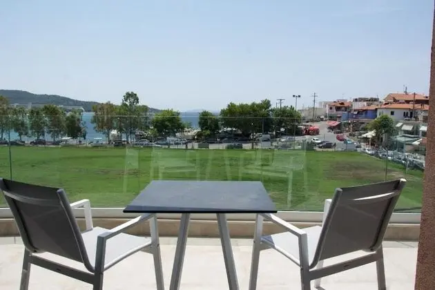 Üç Kişilik Oda, Deniz Manzaralı