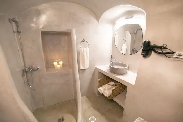 Stüdyo (Thetis Cave Studio)
