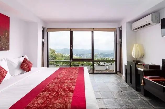 Deluxe Tek Büyük Yataklı Oda