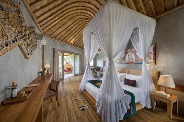 Luxury Oda