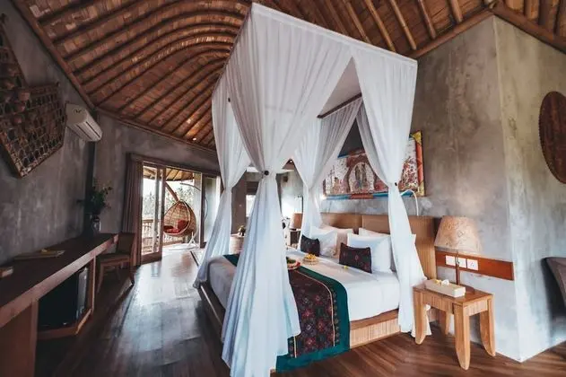 Luxury Oda