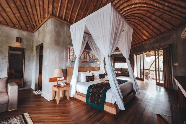 Luxury Oda
