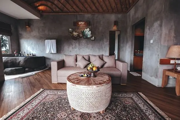 Luxury Oda