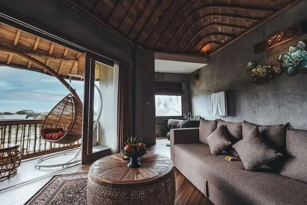 Luxury Oda