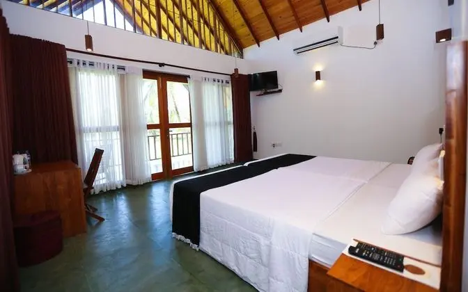 Deluxe Tek Büyük Yataklı Oda, Bahçe Manzaralı