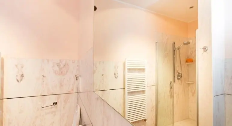 Comfort Tek Büyük Yataklı Oda, Ortak Banyo