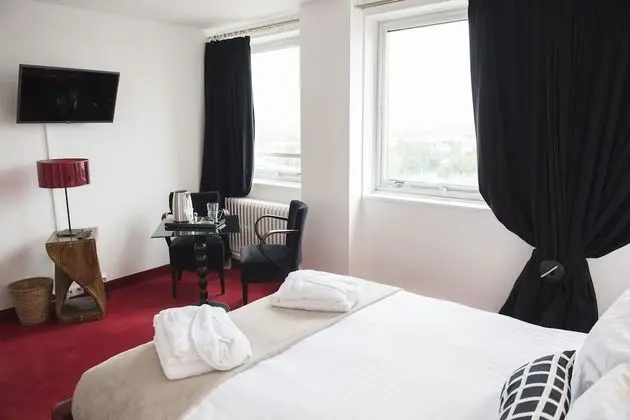 Premium Tek Büyük Yataklı Oda