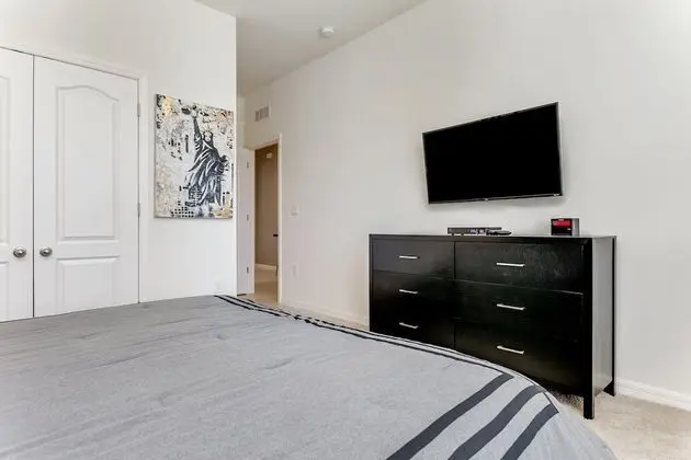 Villa (7049 OAKWO Luxury 6 Bedroom 4.Bath  H)