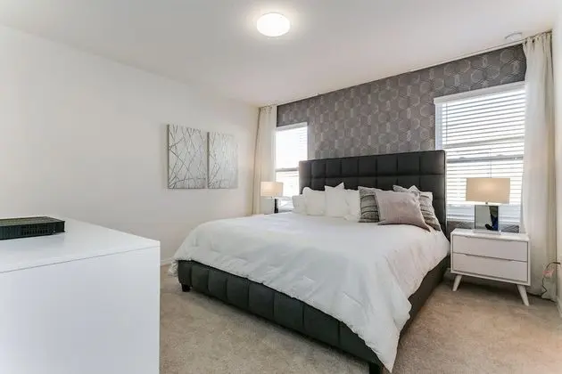 Villa (7049 OAKWO Luxury 6 Bedroom 4.Bath  H)