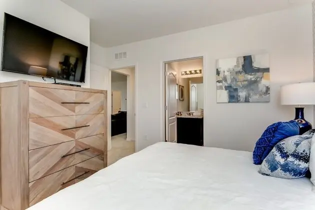 Villa (7049 OAKWO Luxury 6 Bedroom 4.Bath  H)