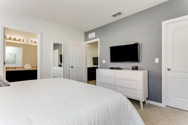 Villa (7049 OAKWO Luxury 6 Bedroom 4.Bath  H)