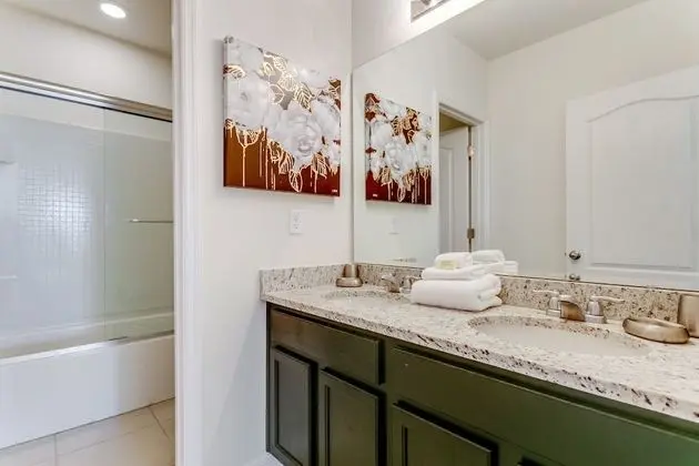 Villa (7049 OAKWO Luxury 6 Bedroom 4.Bath  H)