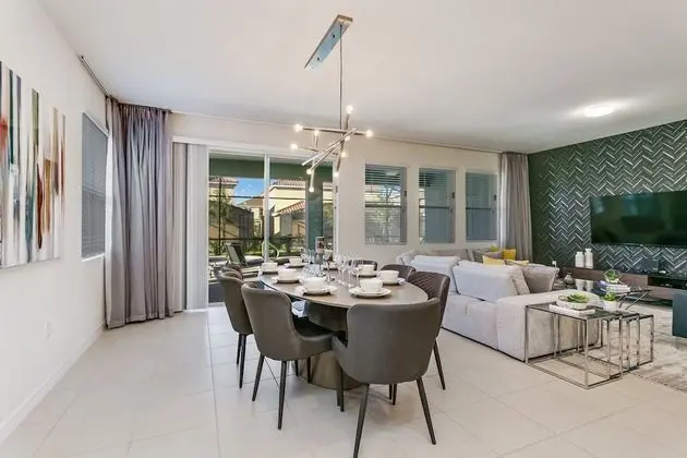 Villa (7049 OAKWO Luxury 6 Bedroom 4.Bath  H)