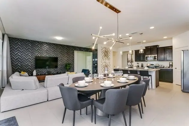 Villa (7049 OAKWO Luxury 6 Bedroom 4.Bath  H)