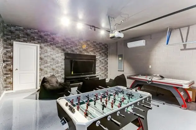 Villa (7049 OAKWO Luxury 6 Bedroom 4.Bath  H)