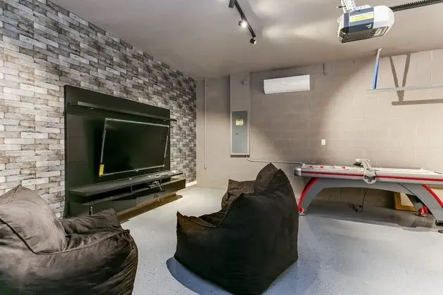Villa (7049 OAKWO Luxury 6 Bedroom 4.Bath  H)