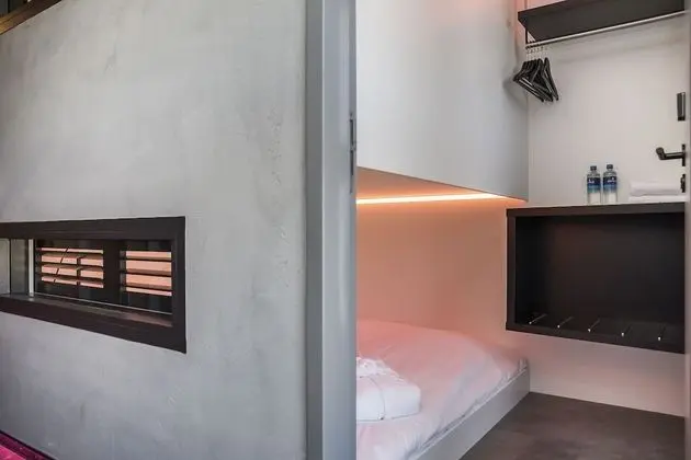 Tek Büyük Yataklı Oda, Ortak Banyo