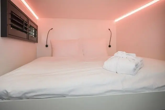 Tek Büyük Yataklı Oda, Ortak Banyo