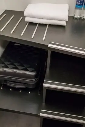 Tek Büyük Yataklı Oda, Ortak Banyo