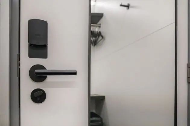 Tek Büyük Yataklı Oda, Ortak Banyo