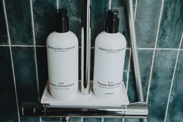 Tek Büyük Yataklı Oda, Ortak Banyo